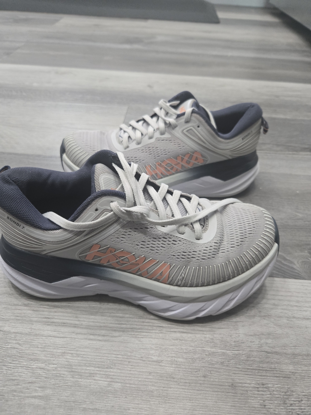 HOKA Bondi 7 Women's Running Shoes - Light Gray with Coral Logo